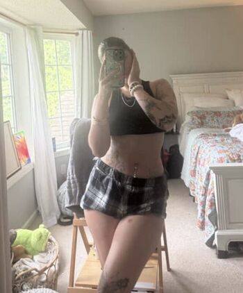 Full leaked Makenzie raine private onlyfans photo